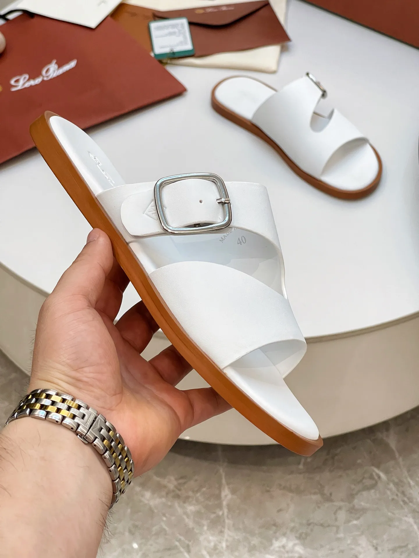 Men's shoes 💰420 Loro Piana, LP's popular spring and summer slippers are synchronized with the new counters, uppers are imported cowhide fabrics from Italy, high-quality splicing technology, soles: original soles specially provided by the original factory, exclusive molded soles are super comfortable, original factory orders, 🔍🔍high quality, you can go in and out of the counter at will, welcome to compare, code number 39-44 (order 38 45 46)